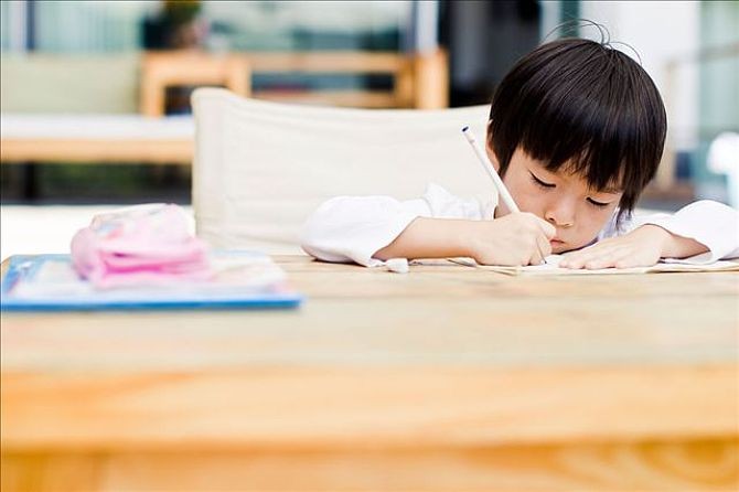 如何帮助孩子养成做作业的好习惯？